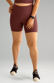 Short intermediário marrom