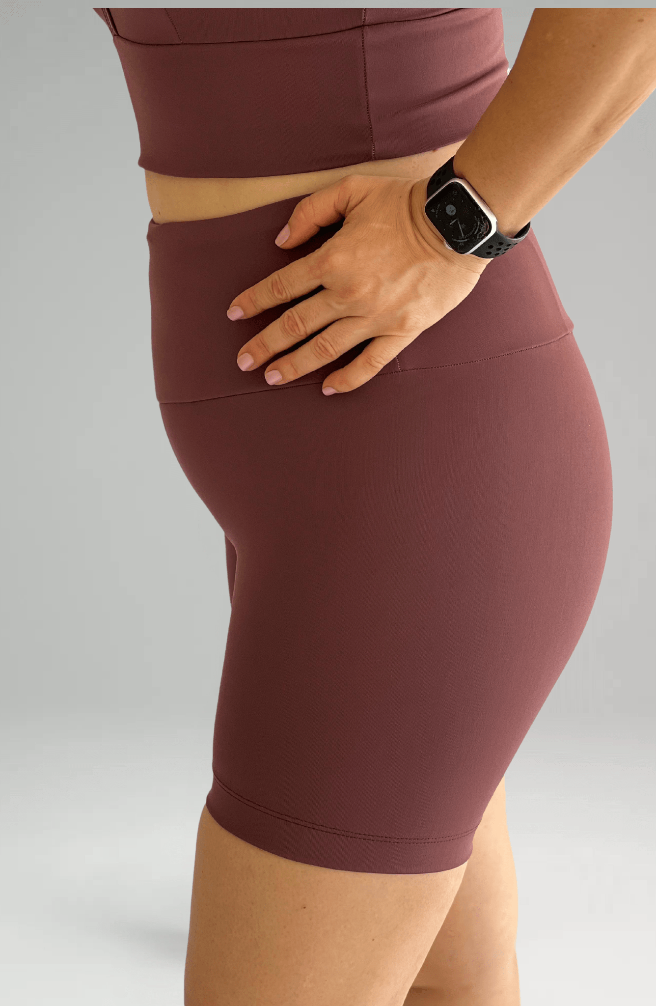 Short intermediário marrom