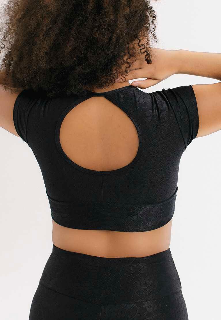 TOP CROPPED BRENDA PRETO COM TEXTURA - NU MOLDY