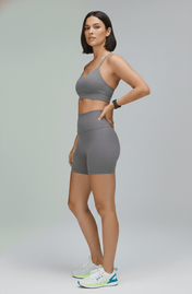 Short intermediário cinza
