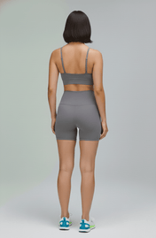 Short intermediário cinza