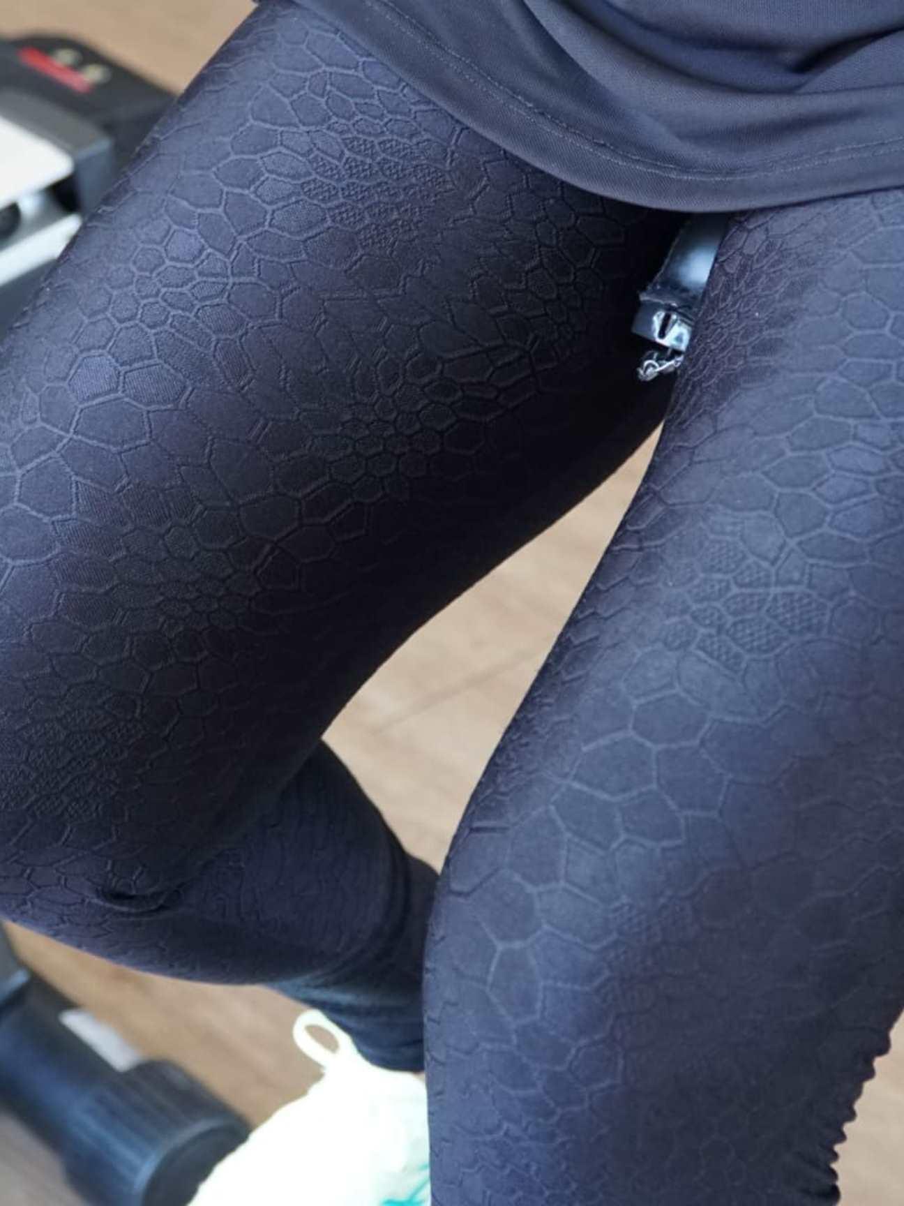 Legging com Textura Preto Animal Print