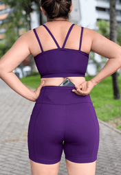 Short intermediário com bolso lateral beringela