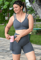 Short intermediário com bolso lateral cinza