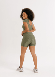 Short intermediário textura verde